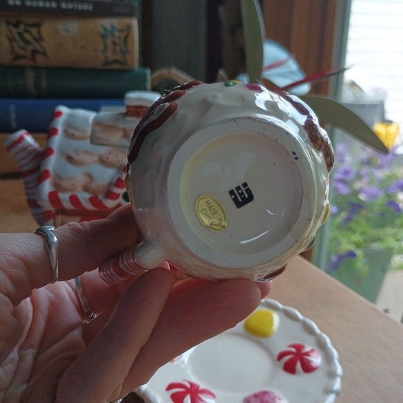 Vintage International Gingerbread House Tea Pot - Picture 5 of 15